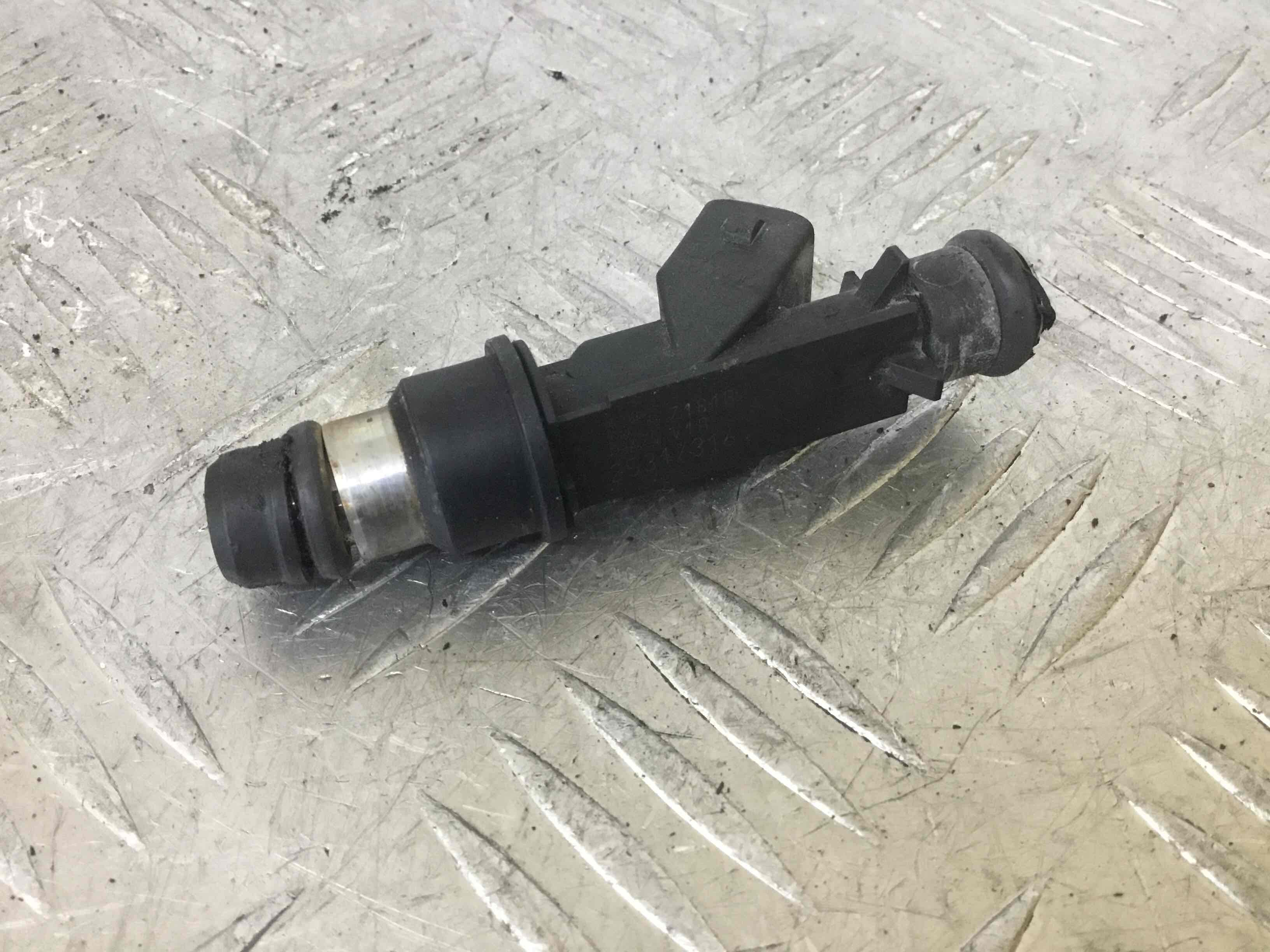 Форсунка 24. 1сб. Форсунка фары honda cr-v. Форсунки топлива хонда. 17.