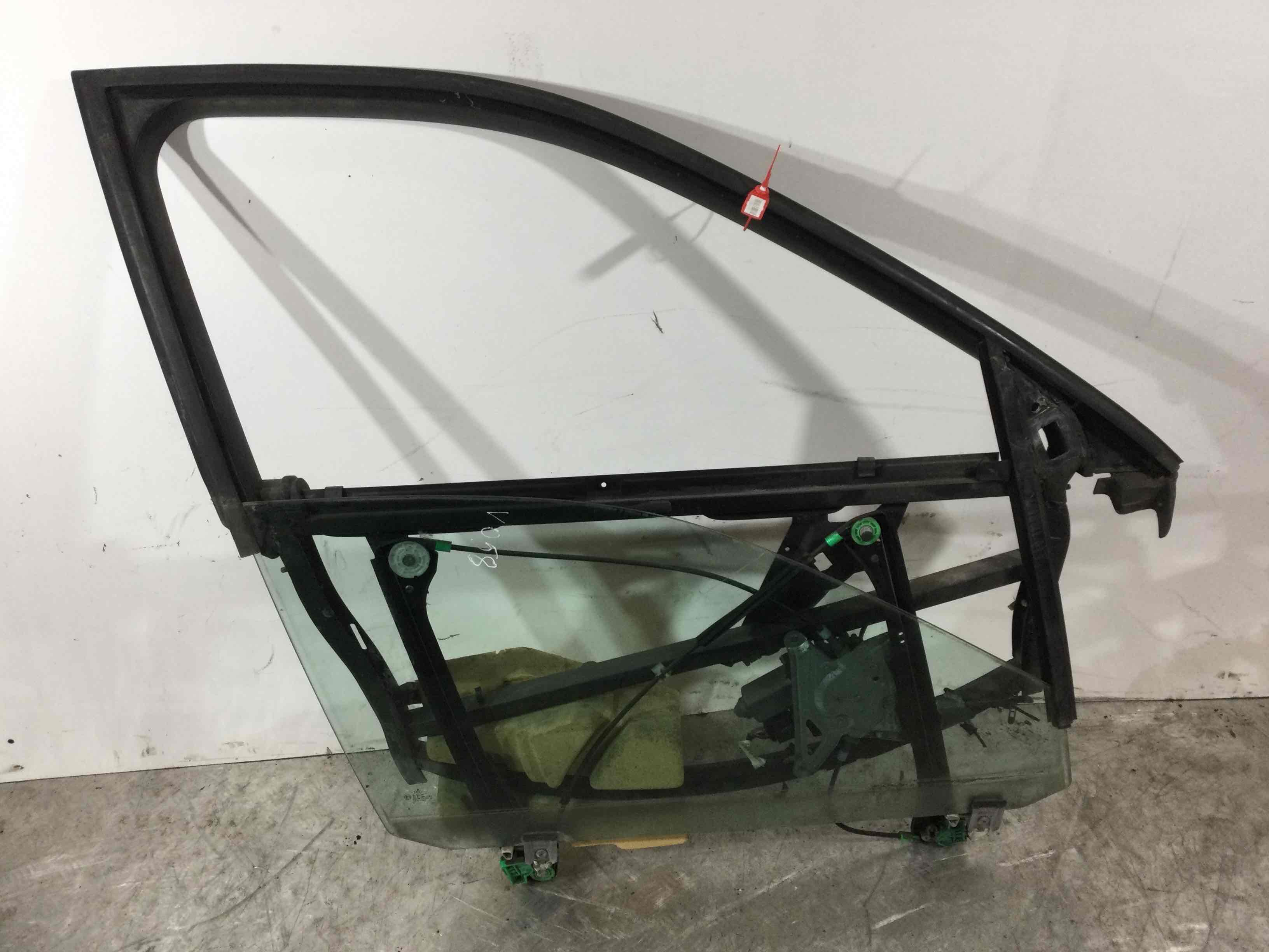 Стекло зеркала правого Audi A4 B5 купить в Беларуси