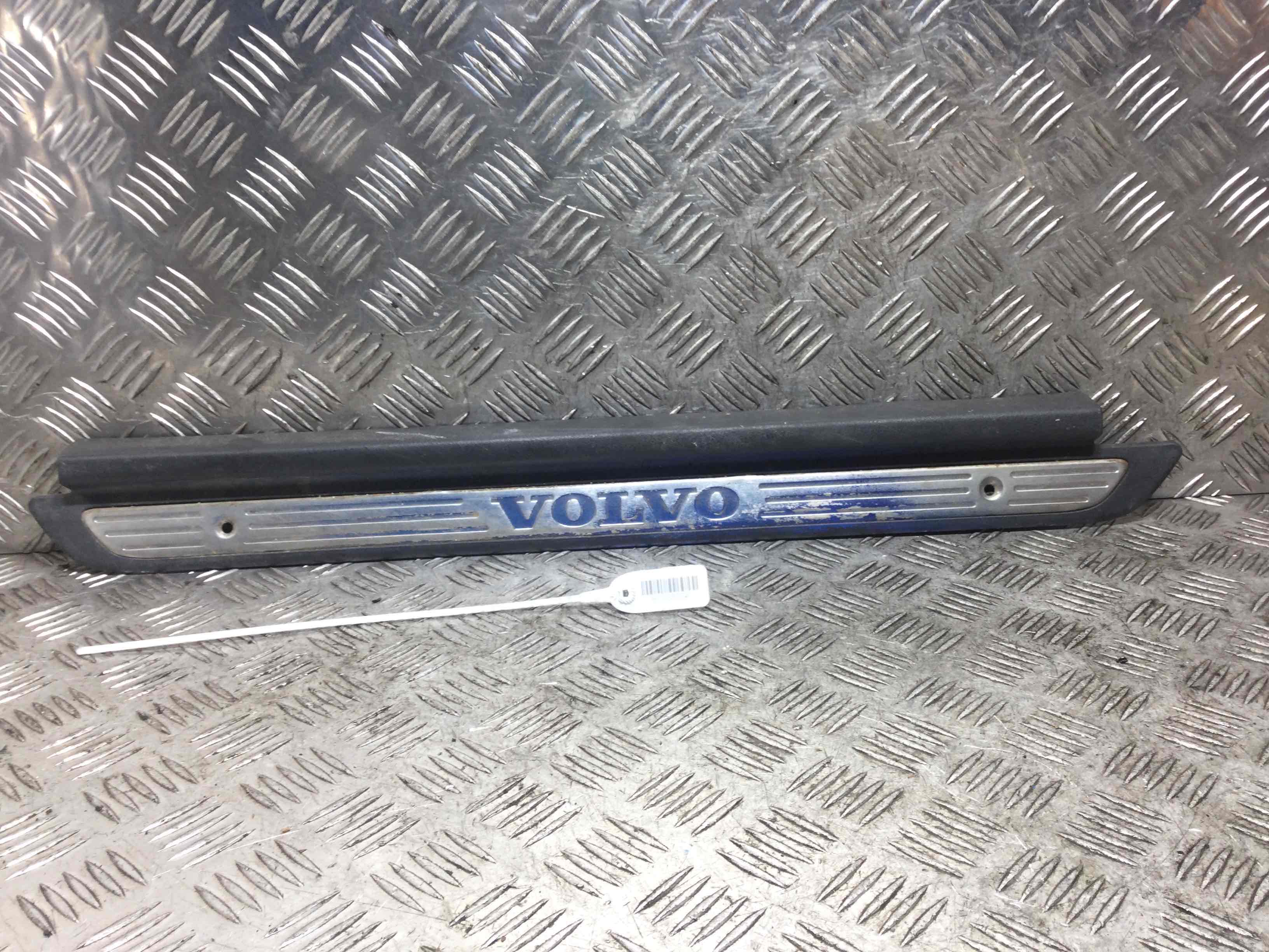 Накладка декоративная на торпедо Volvo S40 V40 1 купить в Беларуси