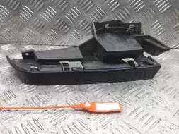 Накладка под фонарь правый