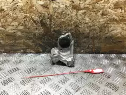 Кронштейн полуоси