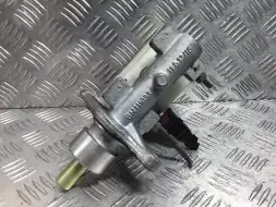 Цилиндр тормозной главный