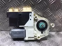 Моторчик стеклоподъемника передний правый