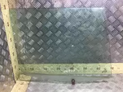 Стекло двери задней правой