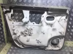 Обшивка двери передней правой (дверная карта)