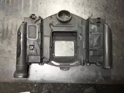 Декоративная крышка двигателя