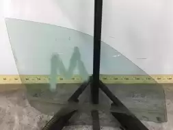 Стекло двери передней правой
