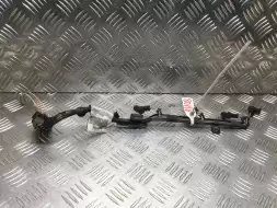 Планка под капот