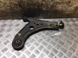 Рычаг передний правый