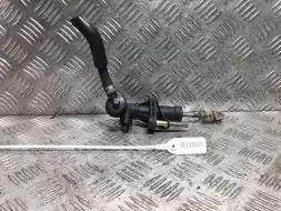 Цилиндр сцепления главный