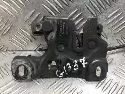 Замок капота