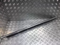 Молдинг стекла двери задней левой наружный