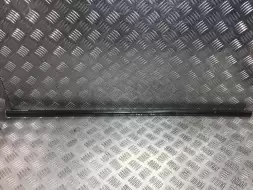 Молдинг стекла двери передней правой наружный