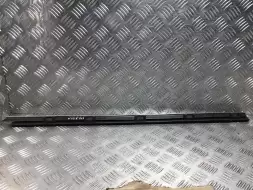 Молдинг стекла двери передней правой наружный