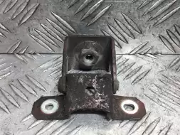 Петля крышки багажника