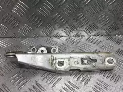 Петля капота левая