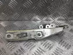 Петля капота правая