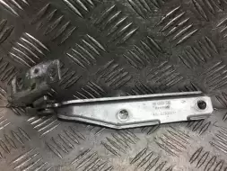 Петля капота правая