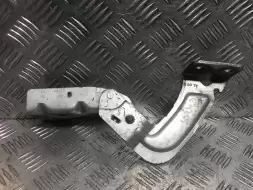 Петля капота правая