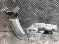 Петля капота левая