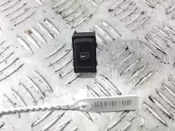 Кнопка стеклоподъемника заднего правого