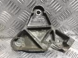 Кронштейн глушителя