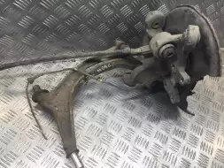 Цапфа задняя левая (ось ступицы)