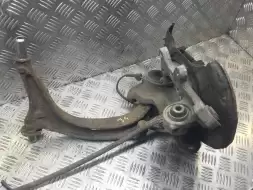 Цапфа задняя правая (ось ступицы)