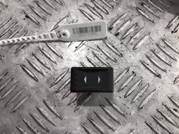 Кнопка стеклоподъемника заднего левого