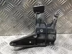 Кронштейн впускного коллектора