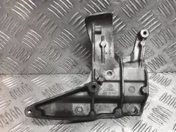 Кронштейн впускного коллектора