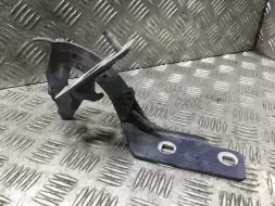 Петля капота правая