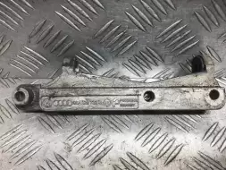 Кронштейн впускного коллектора