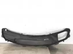 Пластик моторного отсека