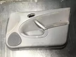 Обшивка двери передней правой (дверная карта)