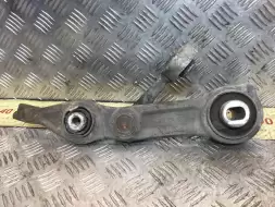 Рычаг передний левый