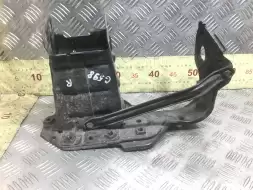 Кронштейн бампера переднего