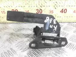 Крюк капота