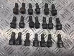 Болт колесный