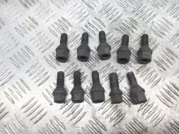 Болт колесный