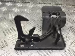 Замок капота