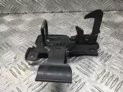 Замок капота