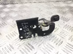 Замок капота