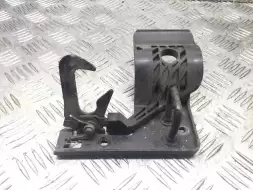 Замок капота