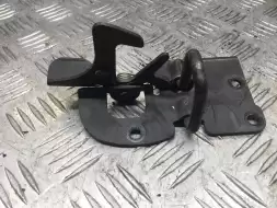 Замок капота