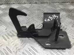 Замок капота