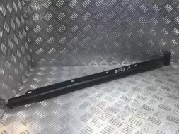 Молдинг стекла двери задней правой наружный