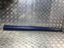 Молдинг двери передней правой