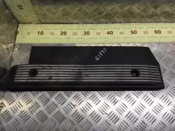 Декоративная крышка двигателя