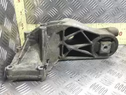 Кронштейн полуоси